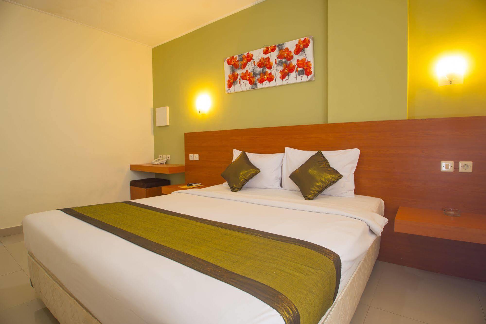 Hotel Reddoorz @ Raya Kuta Kuta Lombok Exterior foto