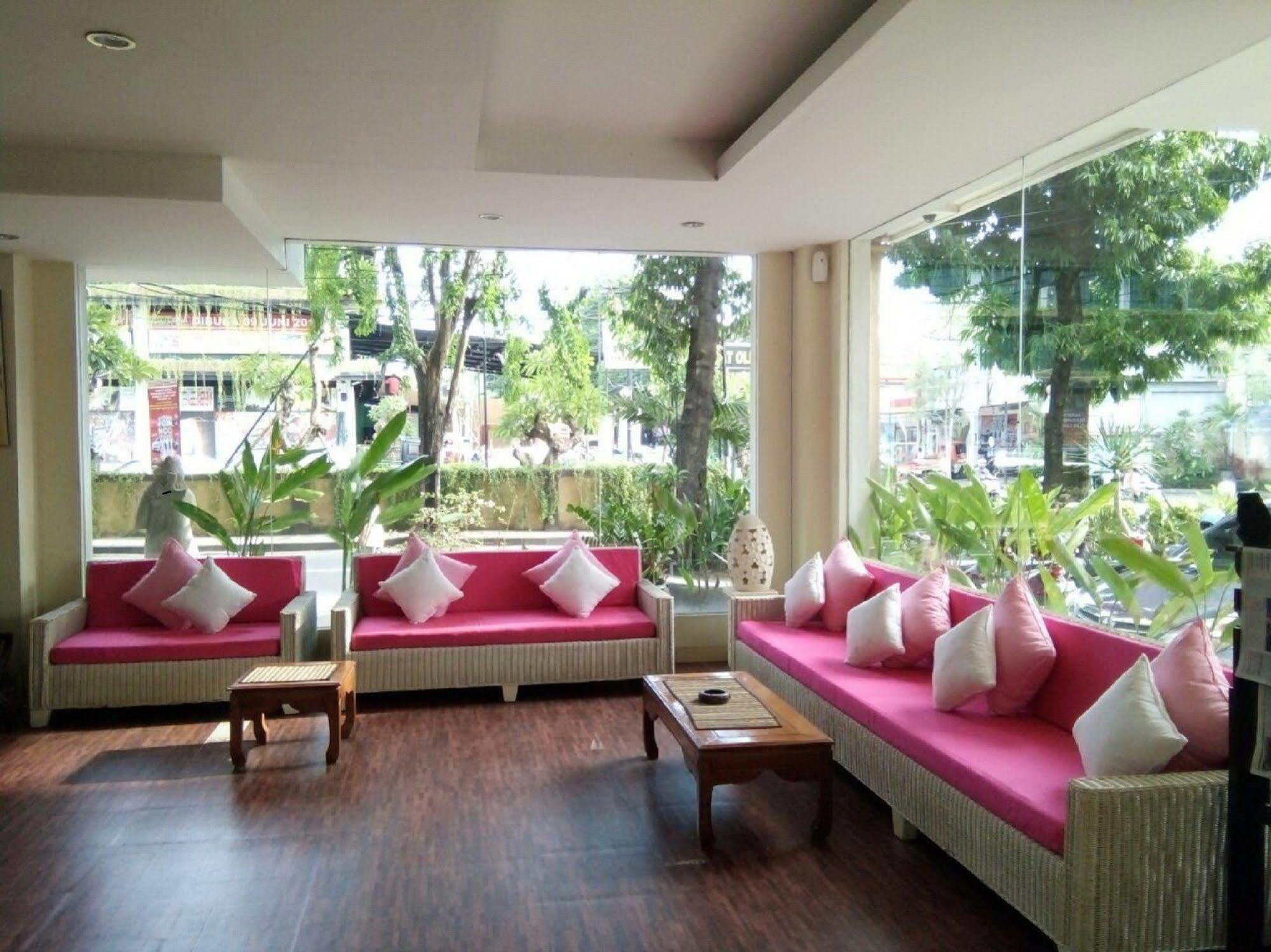 Hotel Reddoorz @ Raya Kuta Kuta Lombok Exterior foto